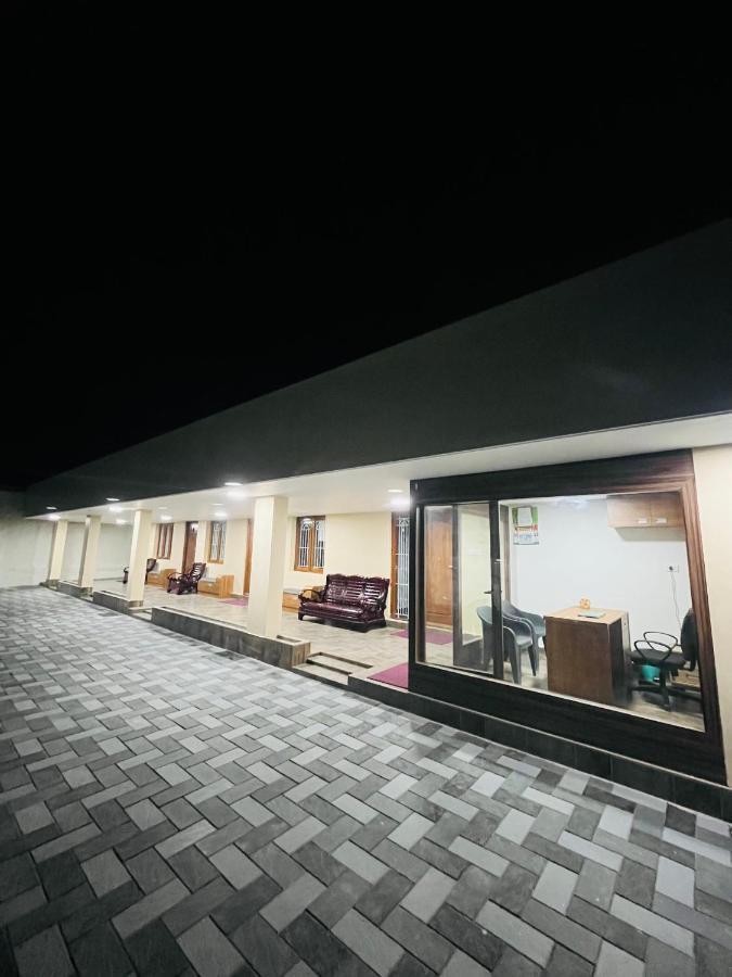 The Tendoinn Pollāchi エクステリア 写真